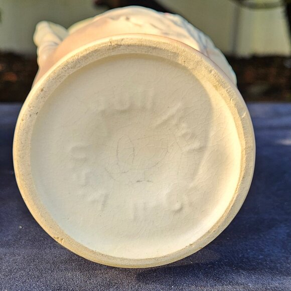 Hull Vases Very Collectible! - Picture 3 of 7